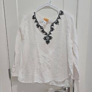 Ruby Rd. White Long-Sleeve Tunic with Black Embroidered V-Neck